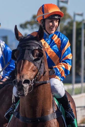 R4-Shamrock-Lu-Tony-Gollan-Tegan-Harrison-7.jpg
